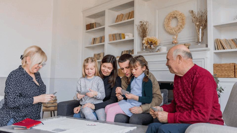 Где должны жить пожилые родители — с кем-то или в одиночку: особенно после 70 лет