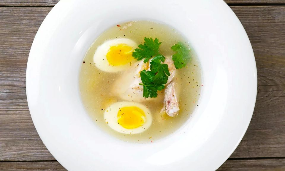 Вы уверены, что варите бульон правильно? Эти 5 ошибок лишат его вкуса, прозрачности и крепости