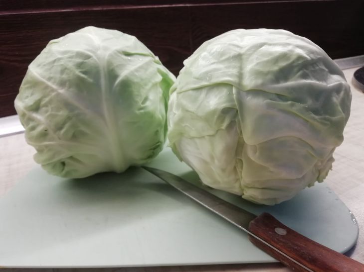 "Ням-ням": салат из моркови и капусты с необычной заправкой - гостям понравится