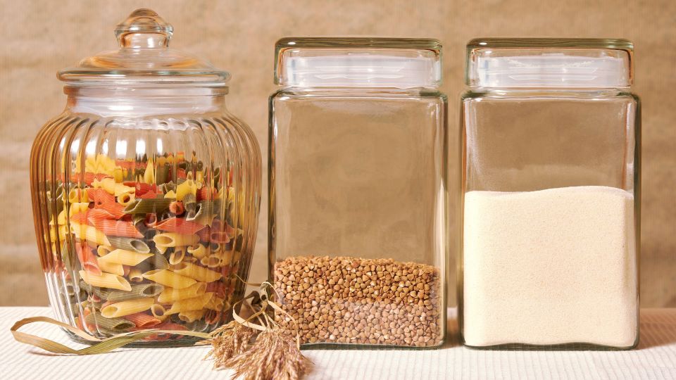 Моль на кухню больше не сунется: запасы муки и круп спасет этот лайфхак