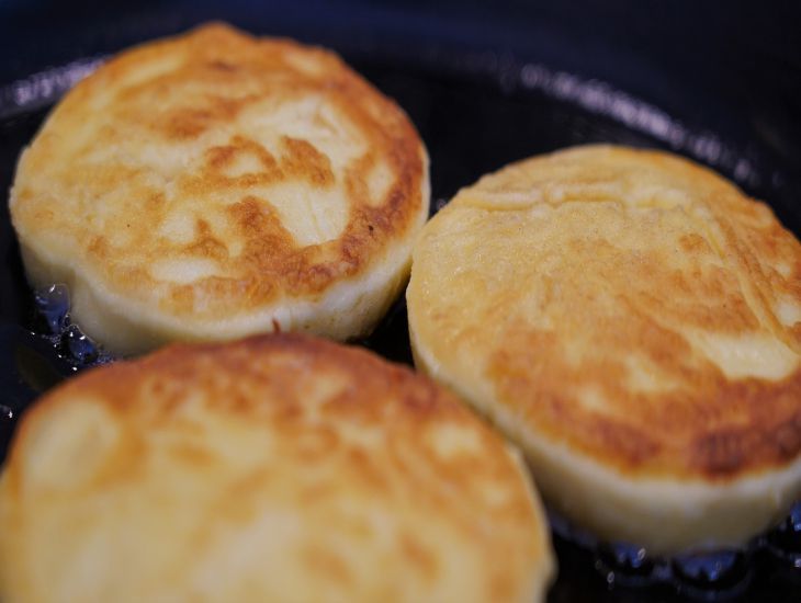 Как приготовить "Оладьи с манкой": рецепт вкусного завтрака знают не все