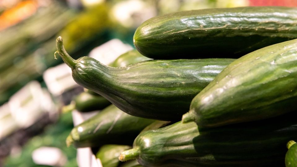 Китаянки огурцы не маринуют и не солят: за пару минут делают эту вкуснятину