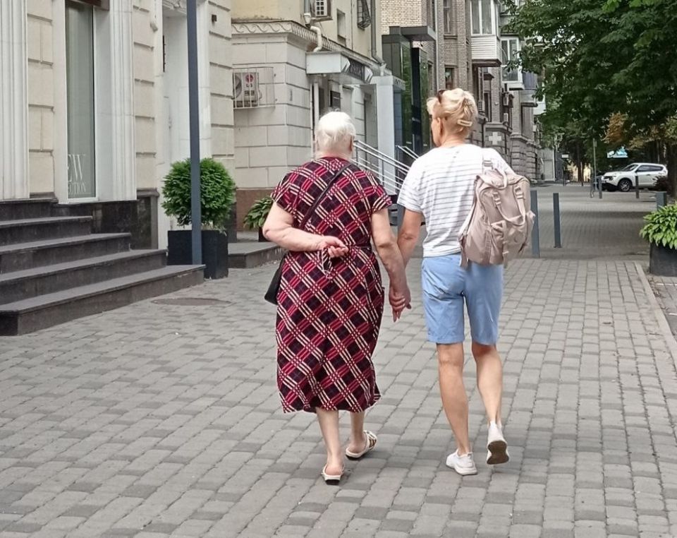 Неожиданные перемены в отношениях матери и дочери: от холодности к теплоте