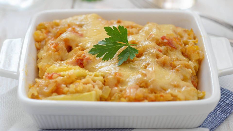 Нежная запеканка из цветной капусты станет настоящим хитом: посыпьте сыром и в духовку