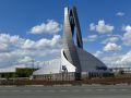 Стелу на круговом движении при выезде из Орска приводят в порядок