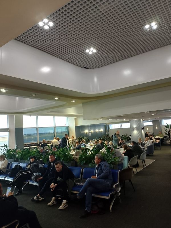 Обстановка в аэропорту Оренбурга час назад