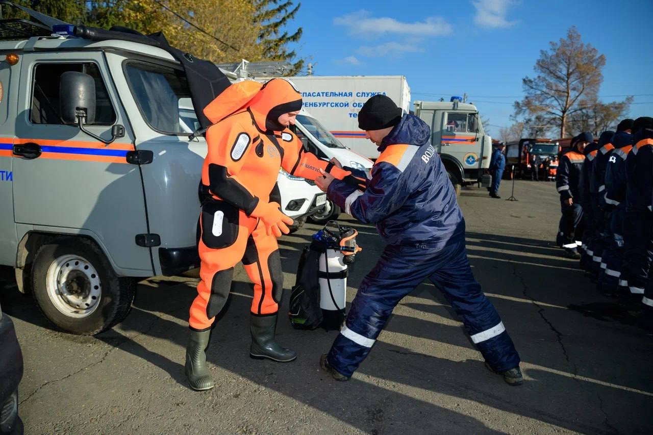 По поручению губернатора Евгения Солнцева в Оренбуржье прошел смотр готовности сил и средств территориальной подсистемы РСЧС к прохождению зимнего периода По поручению губернатора Евгения Солнцева в Оренбуржье прошел смотр готовности сил и средств территориальной подсистемы РСЧС к прохождению зимнего периода