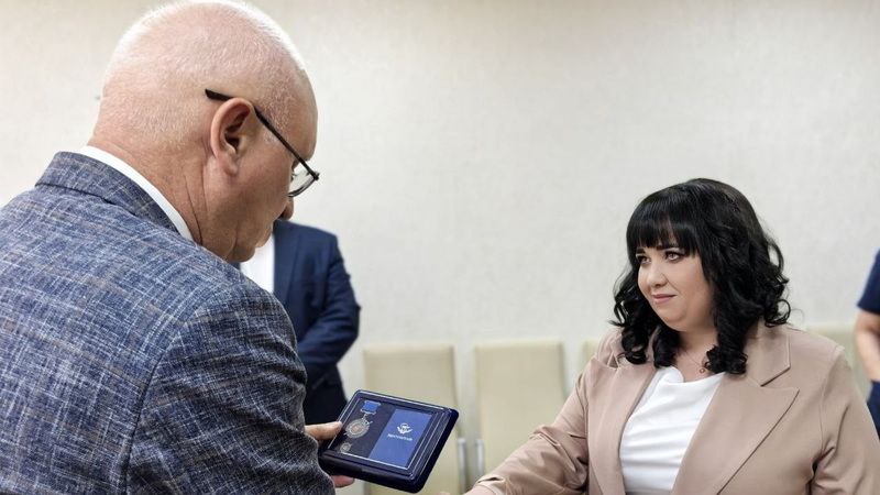 Фельдшер из Оренбуржья награждена медалью за службу в зоне СВО