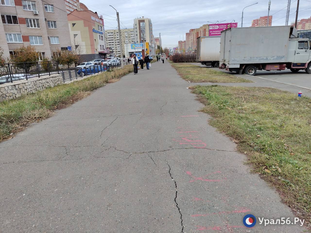 Как выглядит тротуар на улице Салмышской в Оренбурге, на который жители пожаловались в прокуратуру? Фотофакт Урал56.Ру Как выглядит тротуар на улице Салмышской в Оренбурге, на который жители пожаловались в прокуратуру? Фотофакт Урал56.Ру