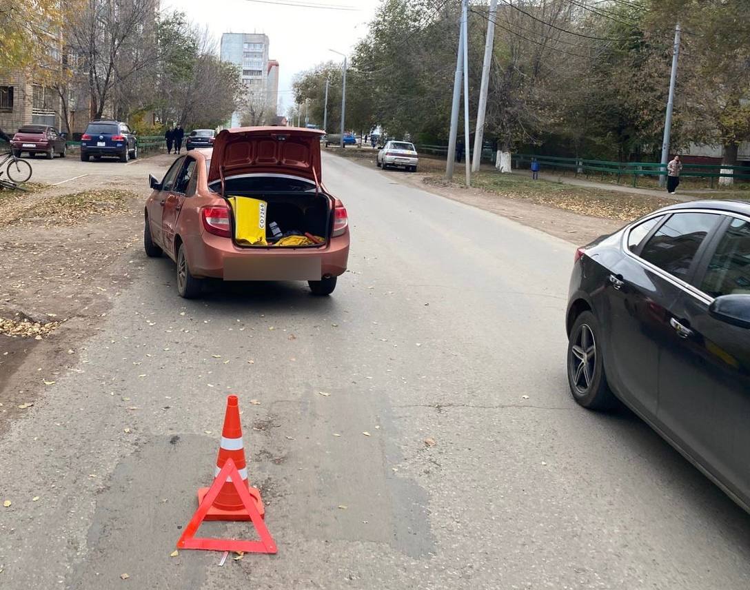 В Оренбурге два подростка на питбайке попали под колеса автомобиля В Оренбурге два подростка на питбайке попали под колеса автомобиля