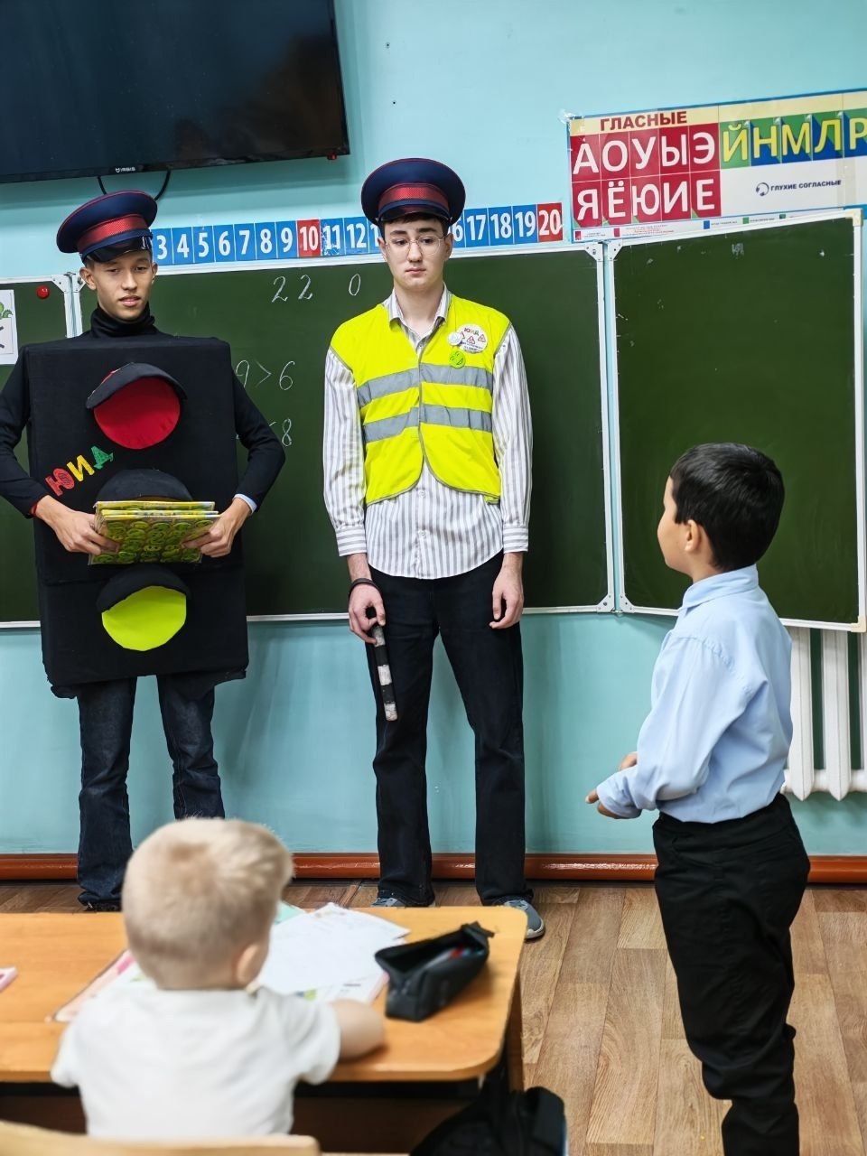 ЮИДовцы Бузулука призывают: «ЗАСВЕТИСЬ! СТАНЬ ЗАМЕТНЕЙ НА ДОРОГЕ!» ЮИДовцы Бузулука призывают: «ЗАСВЕТИСЬ! СТАНЬ ЗАМЕТНЕЙ НА ДОРОГЕ!»