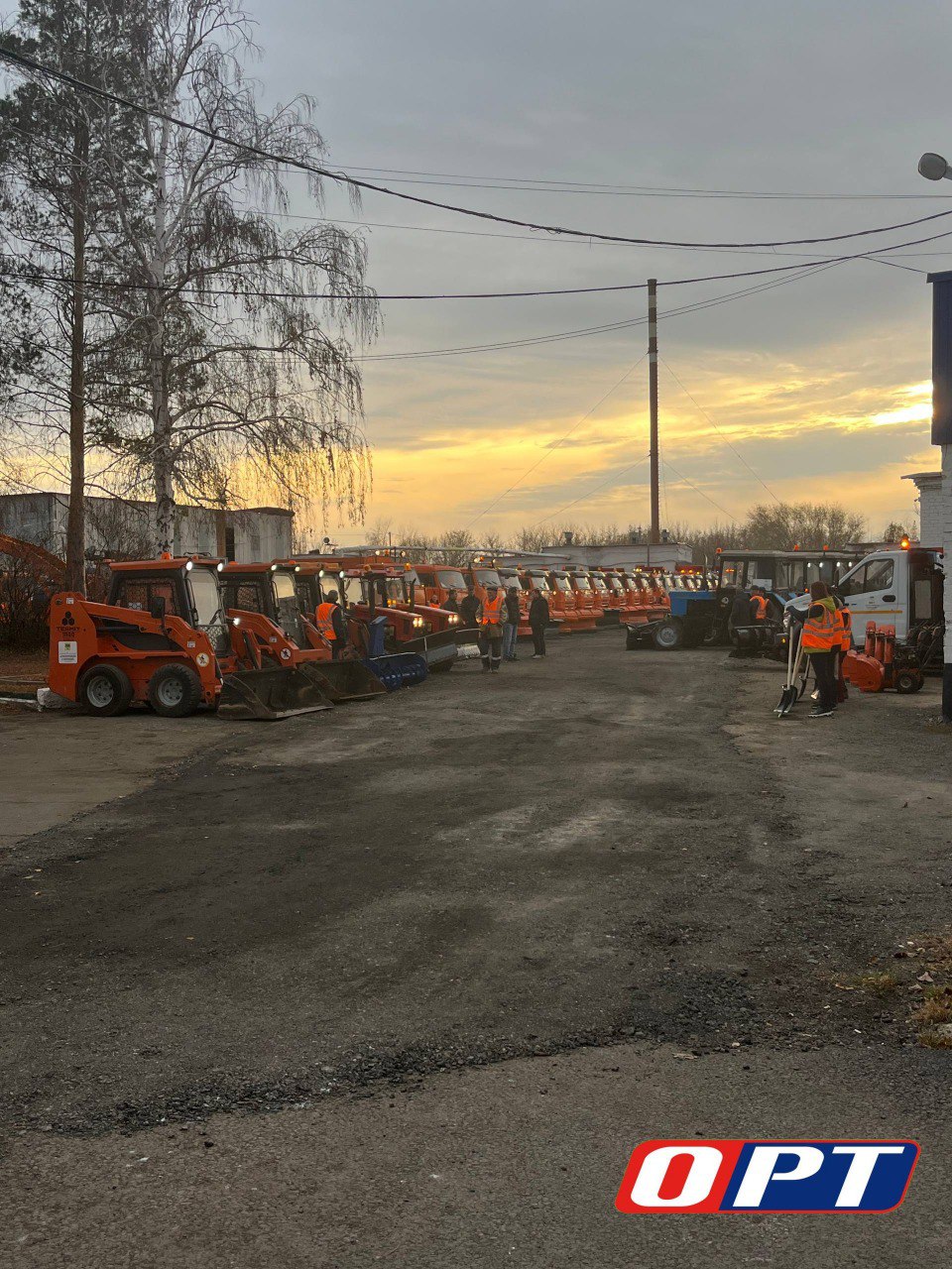 Глава Оренбурга проверил готовность спецтехники к зиме Глава Оренбурга проверил готовность спецтехники к зиме