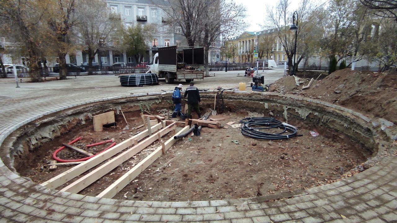 В сквере имени Ленина высадили деревья и кустарники декоративной породы В сквере имени Ленина высадили деревья и кустарники декоративной породы