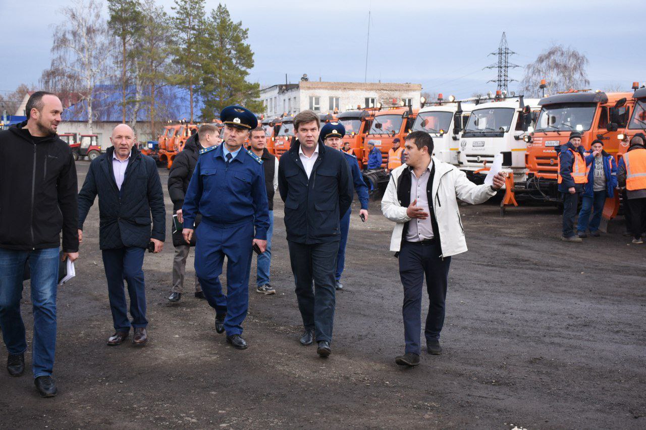 В Оренбурге проверили готовность снегоуборочной техники к предстоящей зиме В Оренбурге проверили готовность снегоуборочной техники к предстоящей зиме