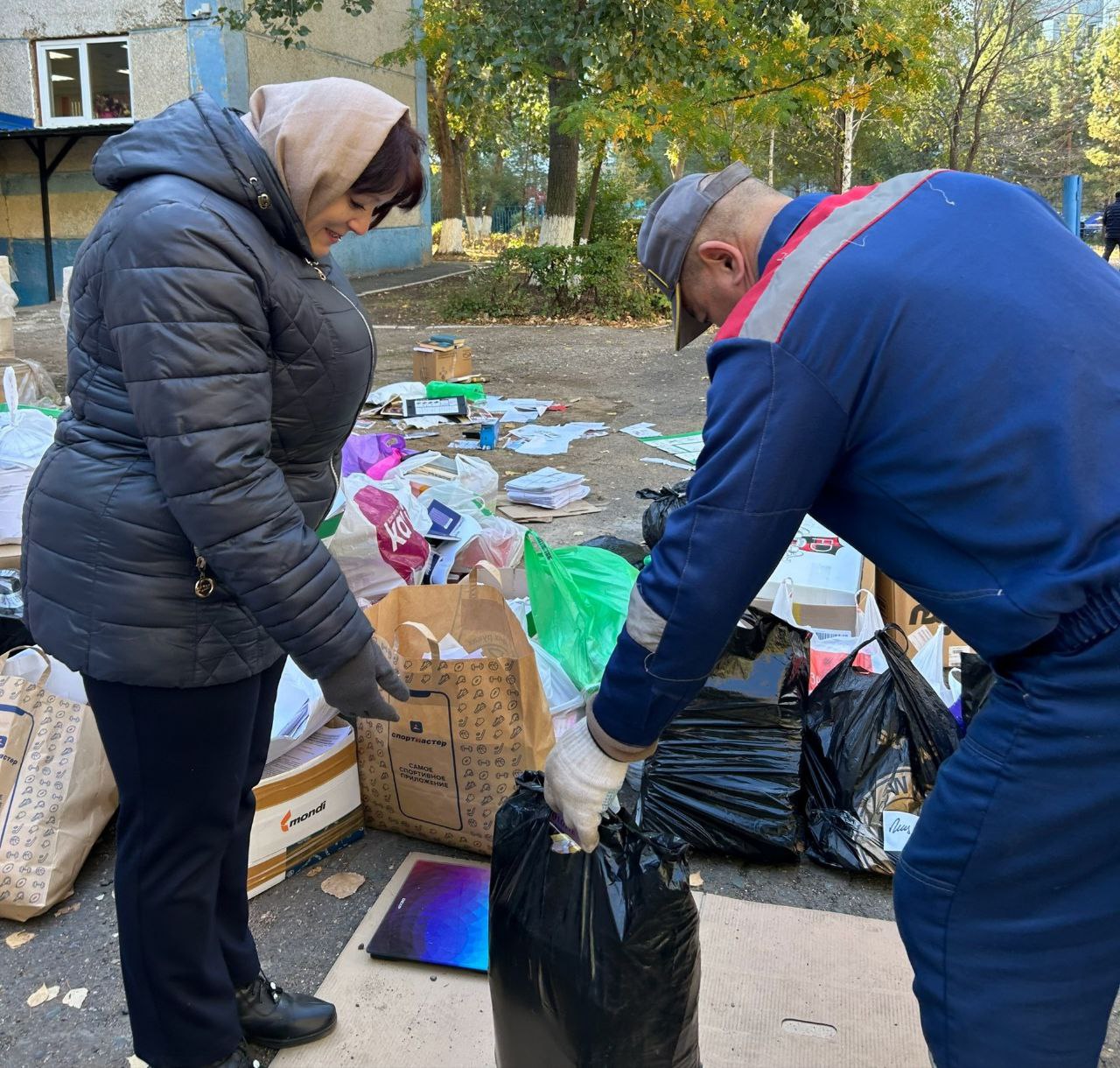 Более 9 тысяч килограммов макулатуры собрали оренбуржцы в рамках акции «БумБатл» Более 9 тысяч килограммов макулатуры собрали оренбуржцы в рамках акции «БумБатл»