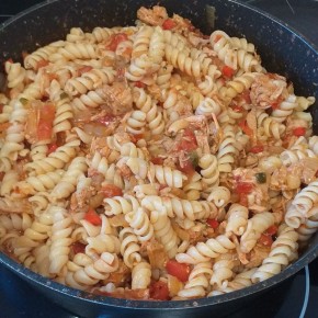 Макароны с тушёнкой: простой и быстрый рецепт для занятых