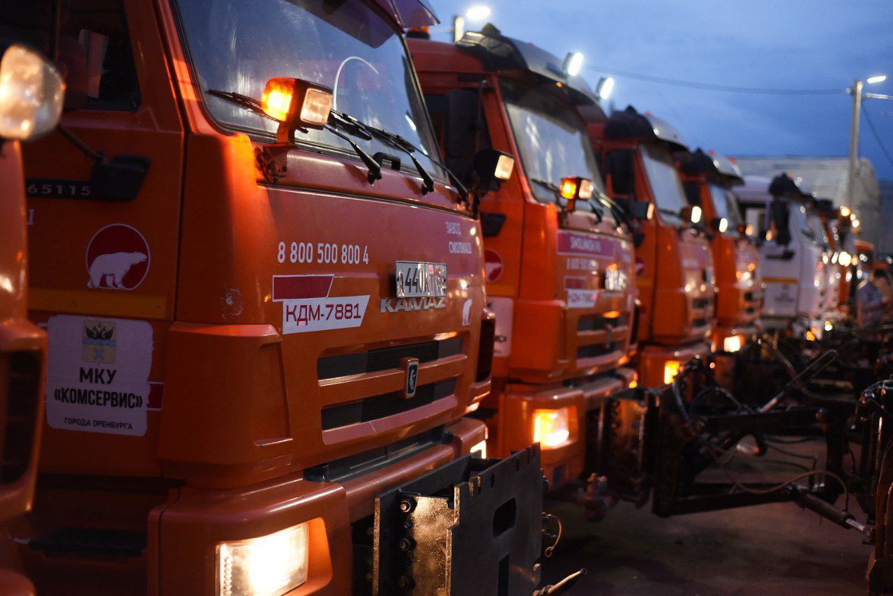 В Оренбурге проверили готовность снегоуборочной техники к предстоящей зиме В Оренбурге проверили готовность снегоуборочной техники к предстоящей зиме