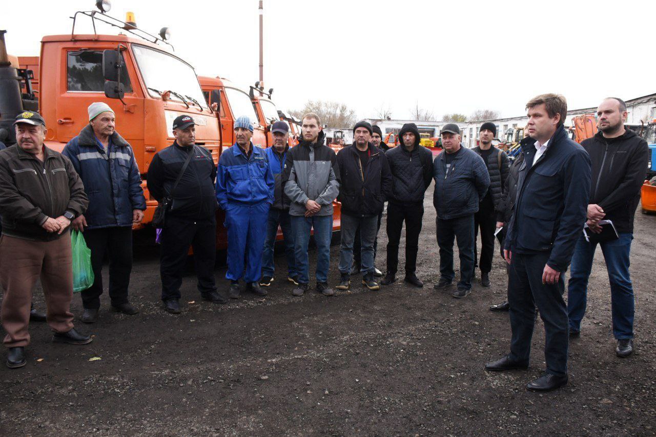 В Оренбурге проверили готовность снегоуборочной техники к предстоящей зиме В Оренбурге проверили готовность снегоуборочной техники к предстоящей зиме