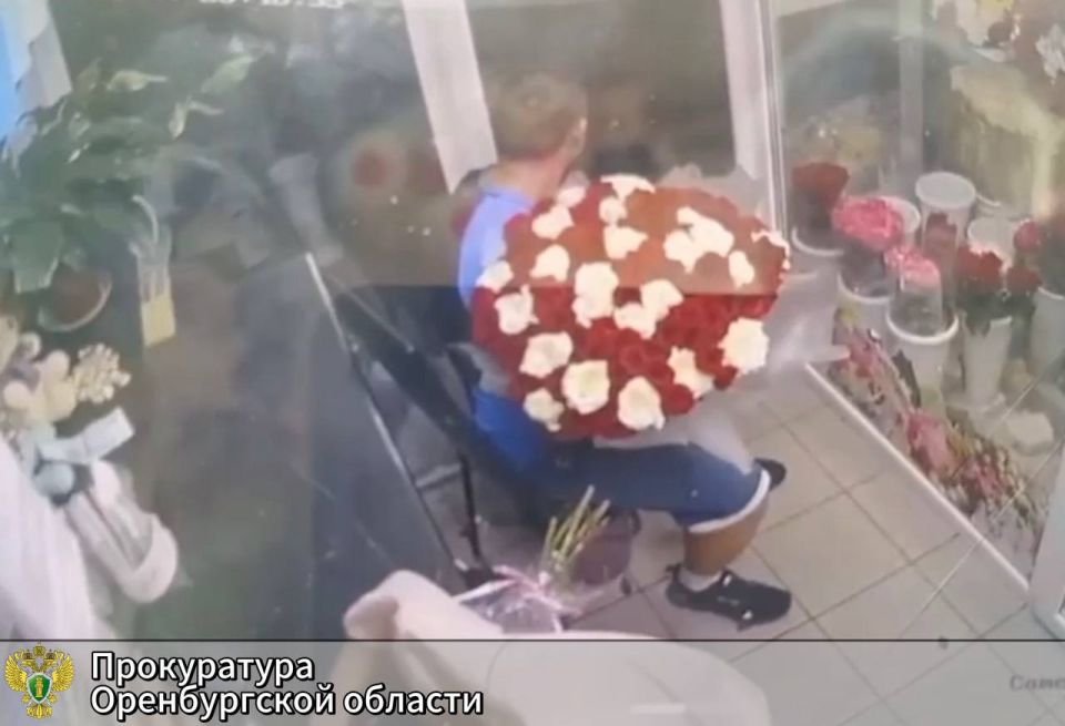 В Орске суд вынес приговор мужчине, который похитил 101 розу из цветочного павильона