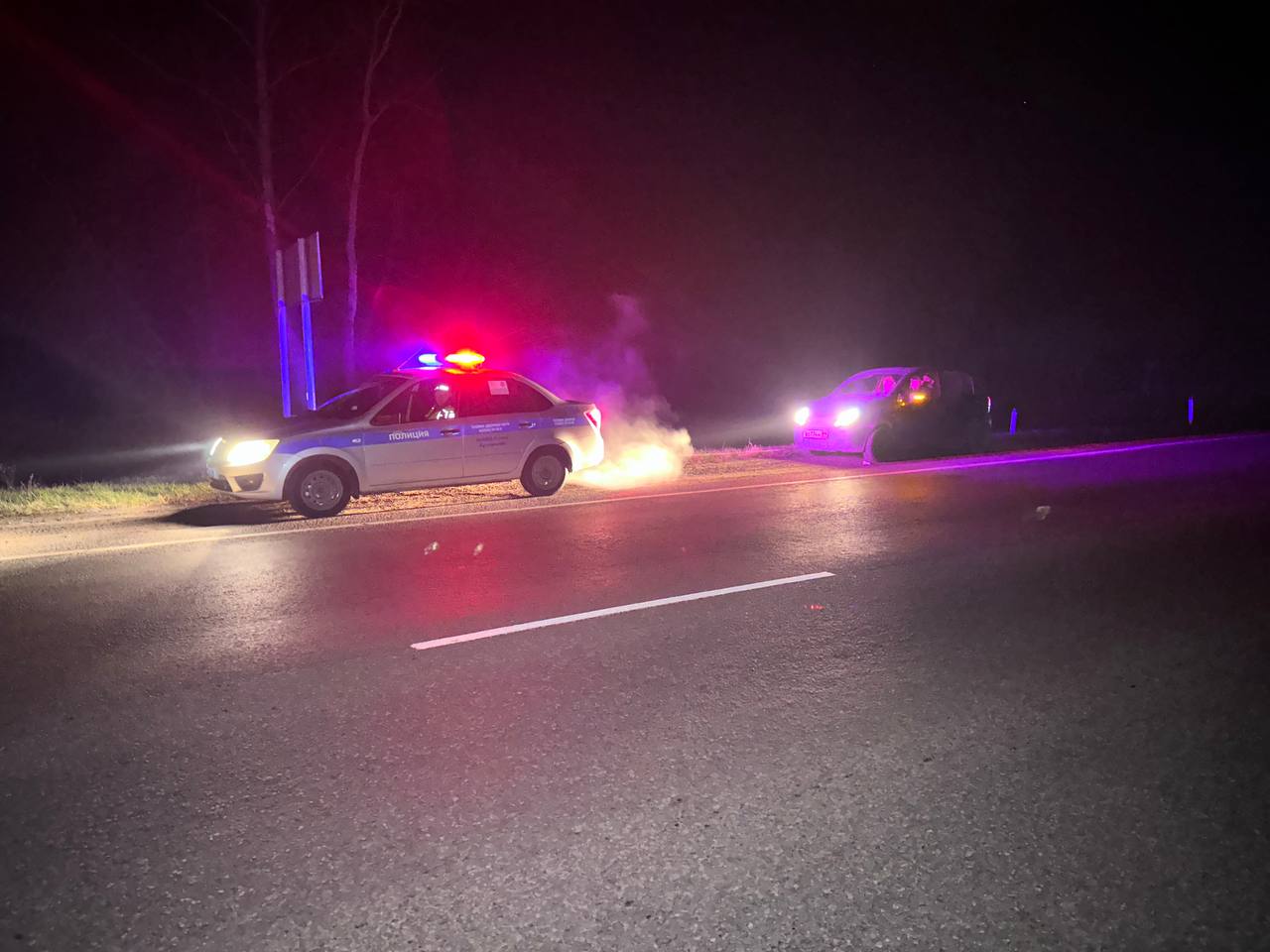 Сотрудники Госавтоинспекции Бузулука оказали помощь семье, застрявшей на трассе Сотрудники Госавтоинспекции Бузулука оказали помощь семье, застрявшей на трассе