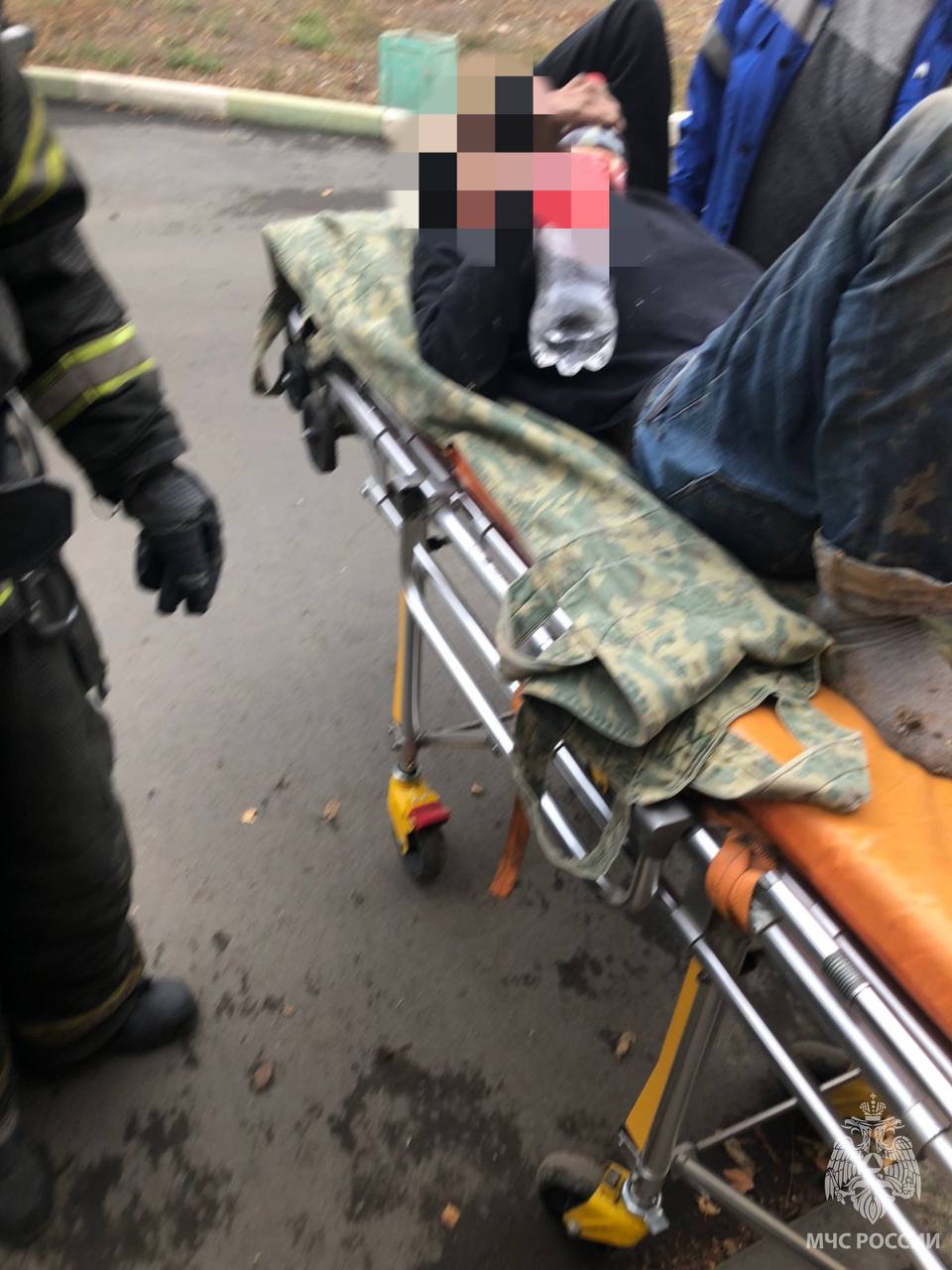 В Новотроицке сотрудники МЧС России оказали помощь пострадавшему В Новотроицке сотрудники МЧС России оказали помощь пострадавшему