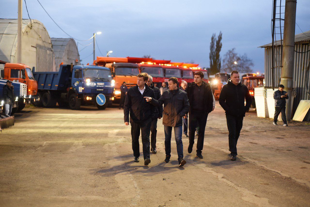 В Оренбурге проверили готовность снегоуборочной техники к предстоящей зиме В Оренбурге проверили готовность снегоуборочной техники к предстоящей зиме