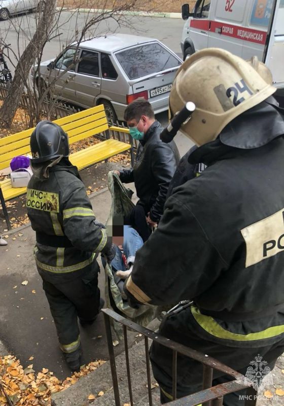 В Новотроицке сотрудники МЧС России оказали помощь пострадавшему