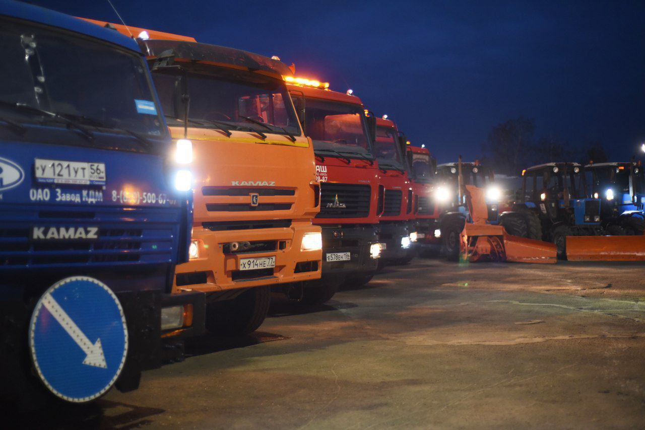 В Оренбурге проверили готовность снегоуборочной техники к предстоящей зиме В Оренбурге проверили готовность снегоуборочной техники к предстоящей зиме
