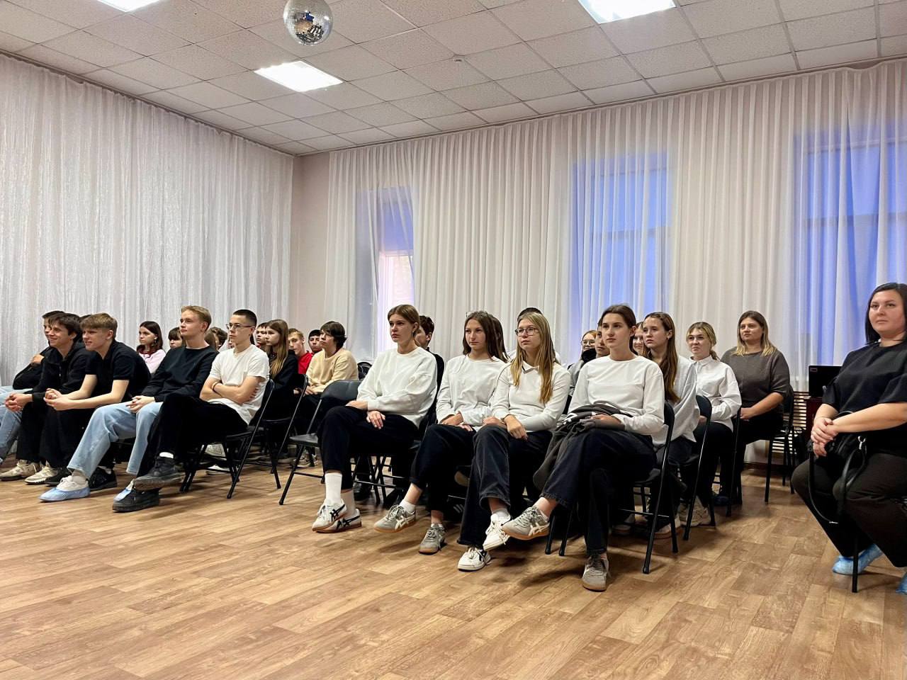 В дни осенних каникул для оренбургских школьников проходит премьерный показ фильма «Курск: живая память» В дни осенних каникул для оренбургских школьников проходит премьерный показ фильма «Курск: живая память»