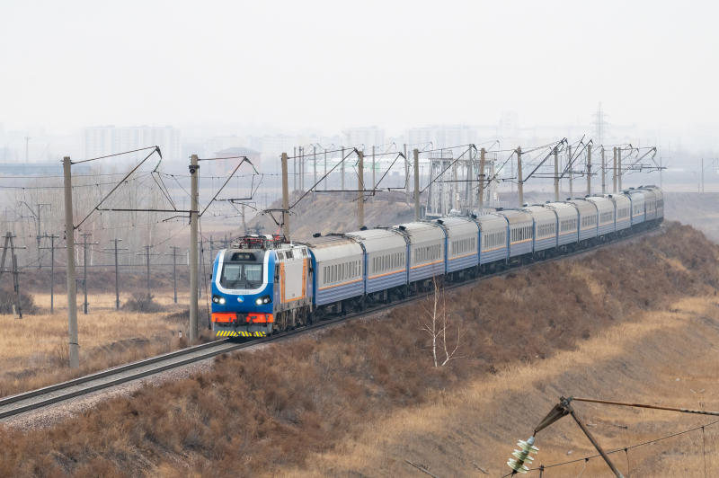 Через Оренбургскую область снова начал проходить поезд из Алма-Аты в Москву