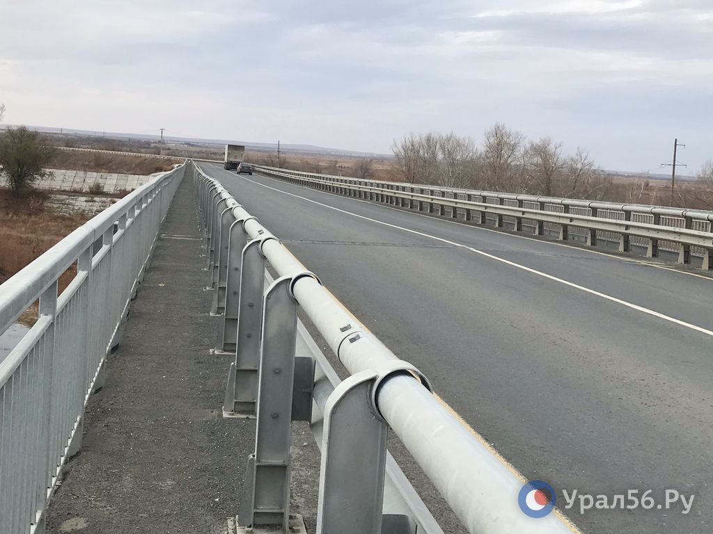 Осенняя река Орь и мост через нее в Орске Осенняя река Орь и мост через нее в Орске