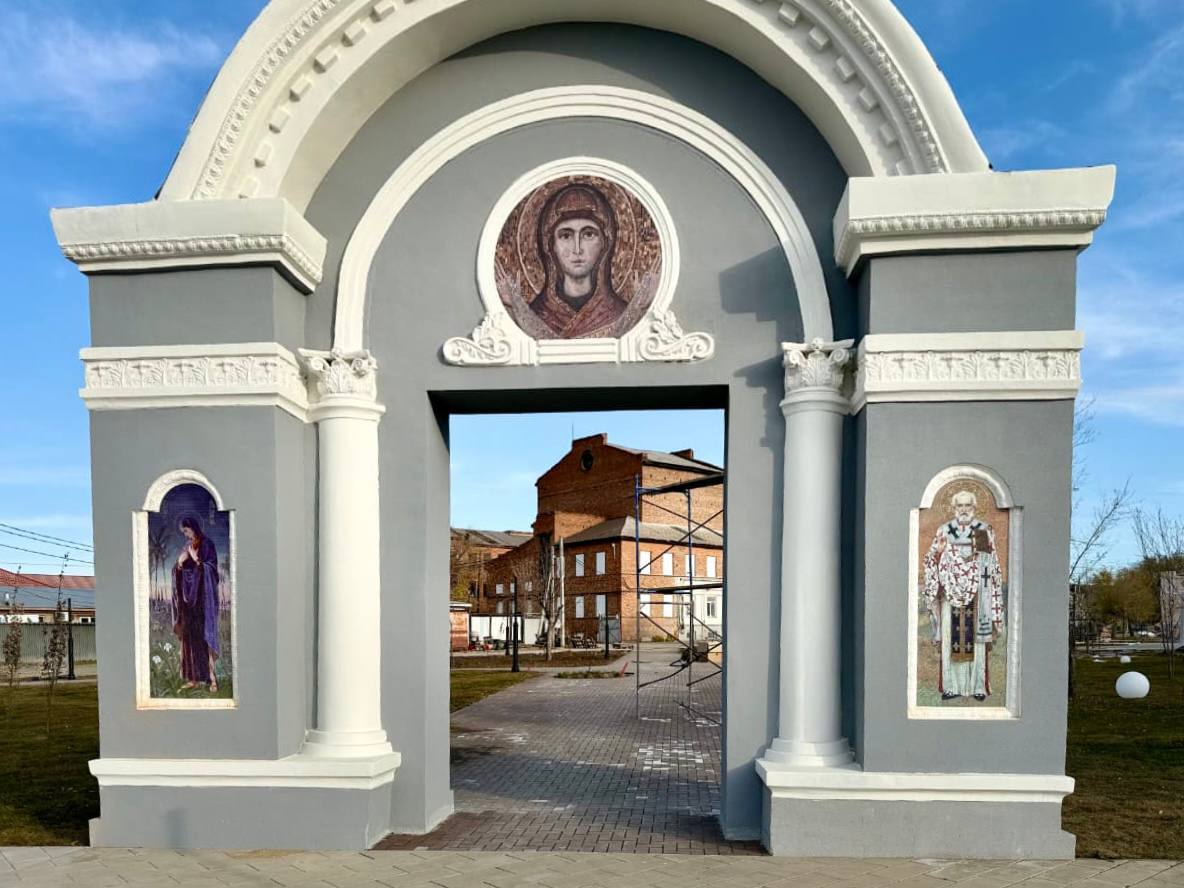 В Орске завершают реконструкцию сквера Пушкина В Орске завершают реконструкцию сквера Пушкина