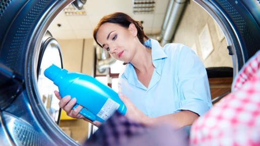 Одежда будет как новенькая: этот лайфхак позволит отстирать пуховик