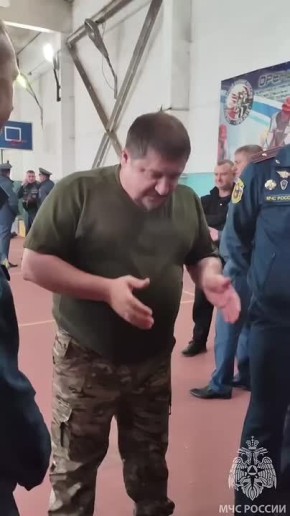 Участник СВО провел мастер-класс для сотрудников МЧС России