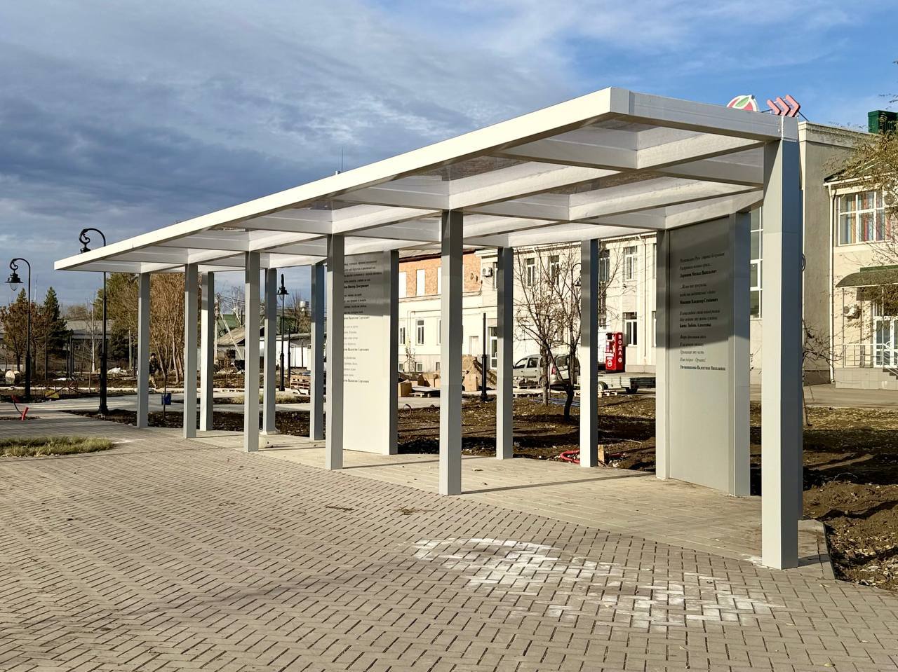 В Орске завершают реконструкцию сквера Пушкина В Орске завершают реконструкцию сквера Пушкина