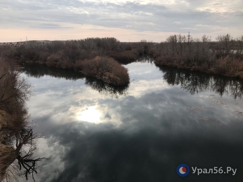 Осенняя река Орь и мост через нее в Орске Осенняя река Орь и мост через нее в Орске