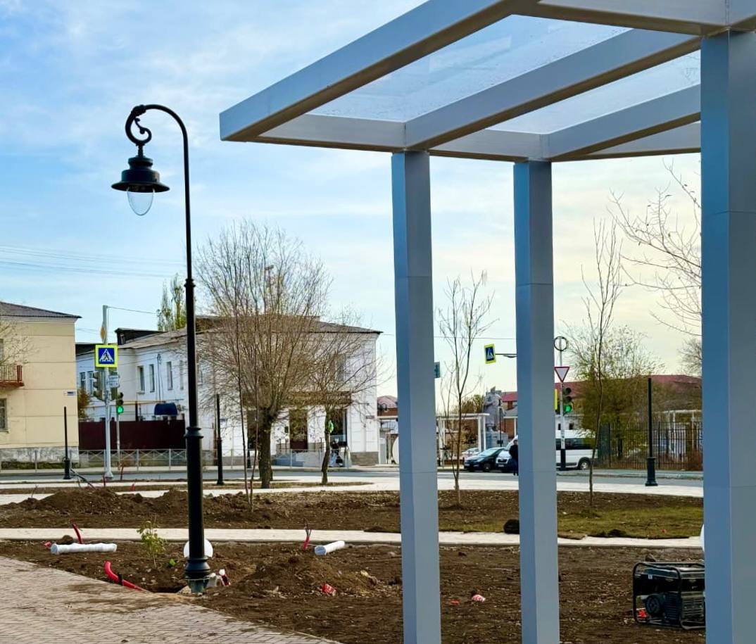 В Орске завершают реконструкцию сквера Пушкина В Орске завершают реконструкцию сквера Пушкина