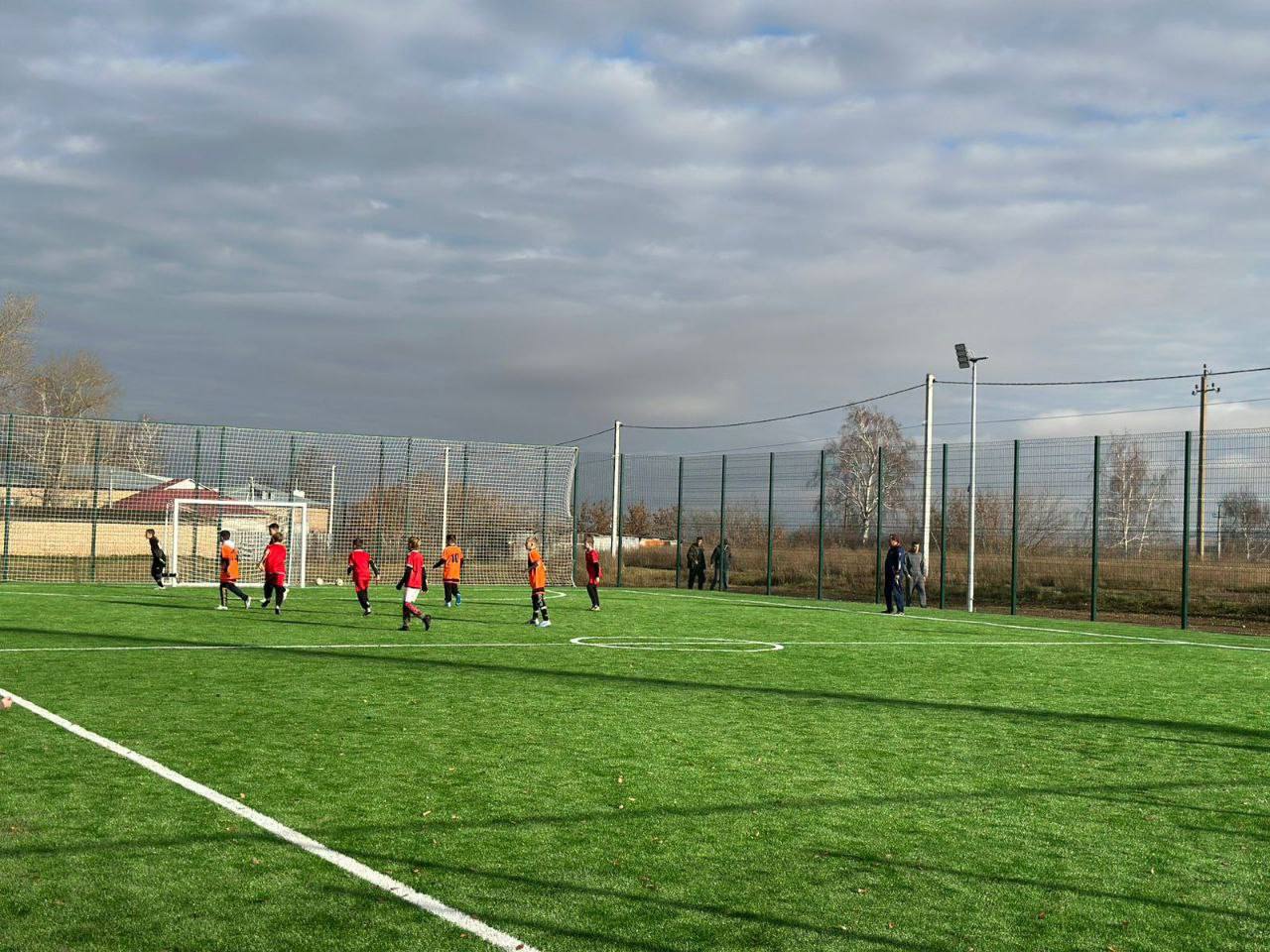 В селе Оренбургской области открыли современную площадку для мини-футбола