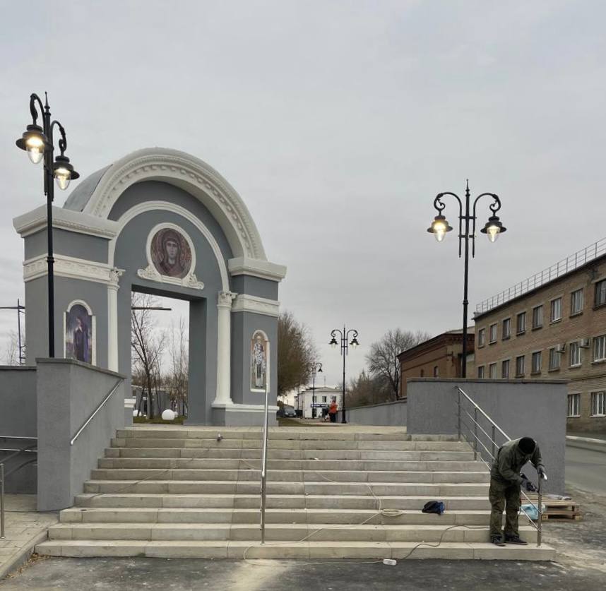 В Орске завершают реконструкцию сквера Пушкина В Орске завершают реконструкцию сквера Пушкина