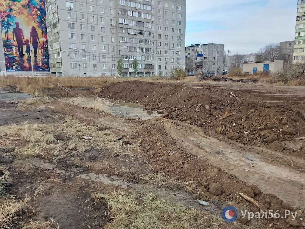 В Орске засыпают один из котлованов в районе ул. Пацаева. Что будет со вторым? В Орске засыпают один из котлованов в районе ул. Пацаева. Что будет со вторым?