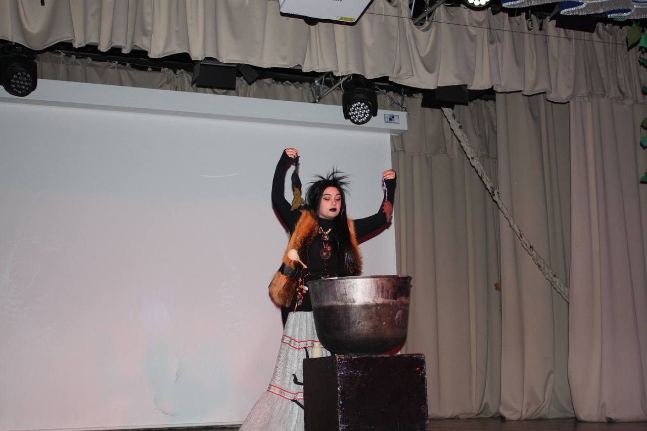 Выпускница из Оренбуржья руководит театром в Шарлыке