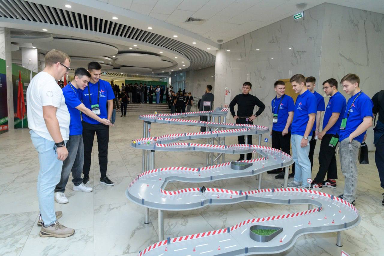 Евгений Солнцев открыл в Оренбурге чемпионат России по программированию систем информационной безопасности Евгений Солнцев открыл в Оренбурге чемпионат России по программированию систем информационной безопасности