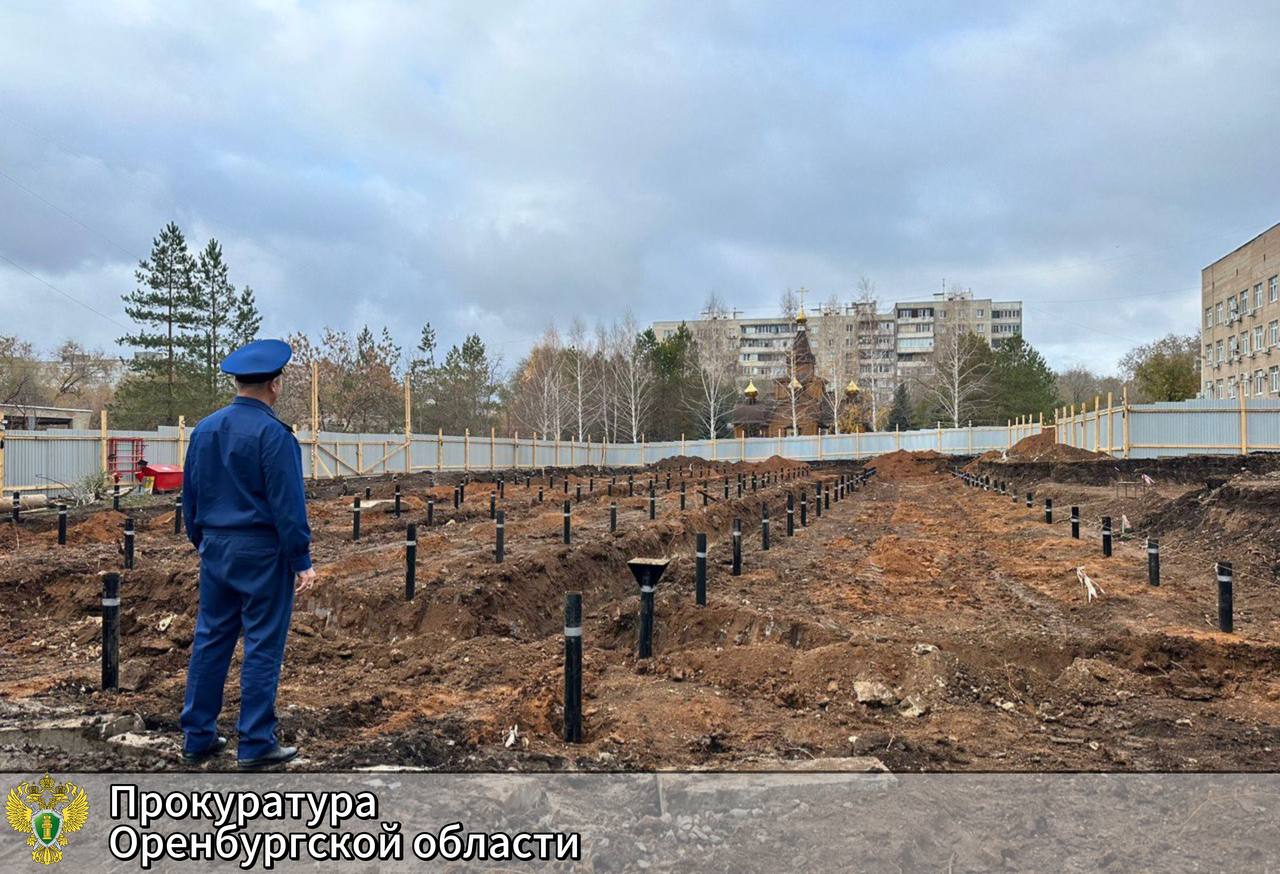 Прокурор Центрального района Оренбурга осмотрел ход работ по возведению модульных конструкций учреждений здравоохранения Прокурор Центрального района Оренбурга осмотрел ход работ по возведению модульных конструкций учреждений здравоохранения