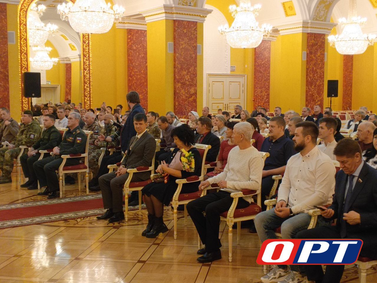 Сегодня губернатор Оренбургской области Евгений Солнцев наградил участников СВО и отличившихся жителей Оренбуржья Сегодня губернатор Оренбургской области Евгений Солнцев наградил участников СВО и отличившихся жителей Оренбуржья