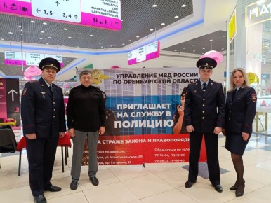 Сегодня, 1 ноября 2025 года, управление по работе с личным составом УМВД России по Оренбургской области проводит рекрутинговое мероприятие в торговом центре «Мармелад» (г. Оренбург). Цель мероприятия — привлечь...