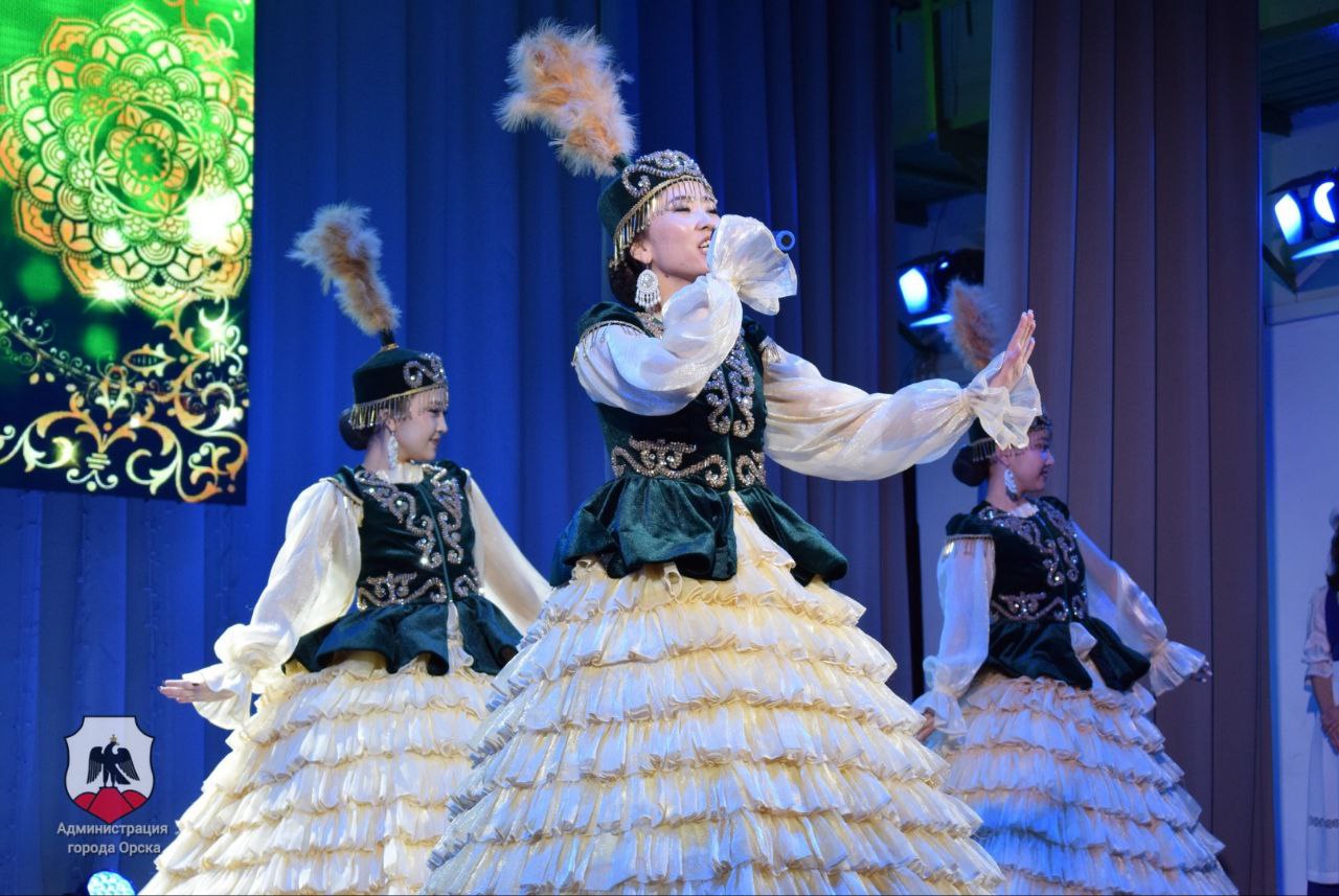 В Орске ярким концертом отметили День народного единства В Орске ярким концертом отметили День народного единства