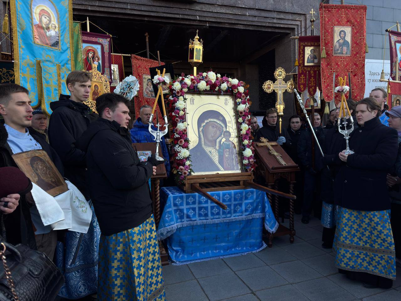 В крестном ходе, посвященном Дню Казанской иконы Божией матери, предварительно участвовали 4,5 тыс