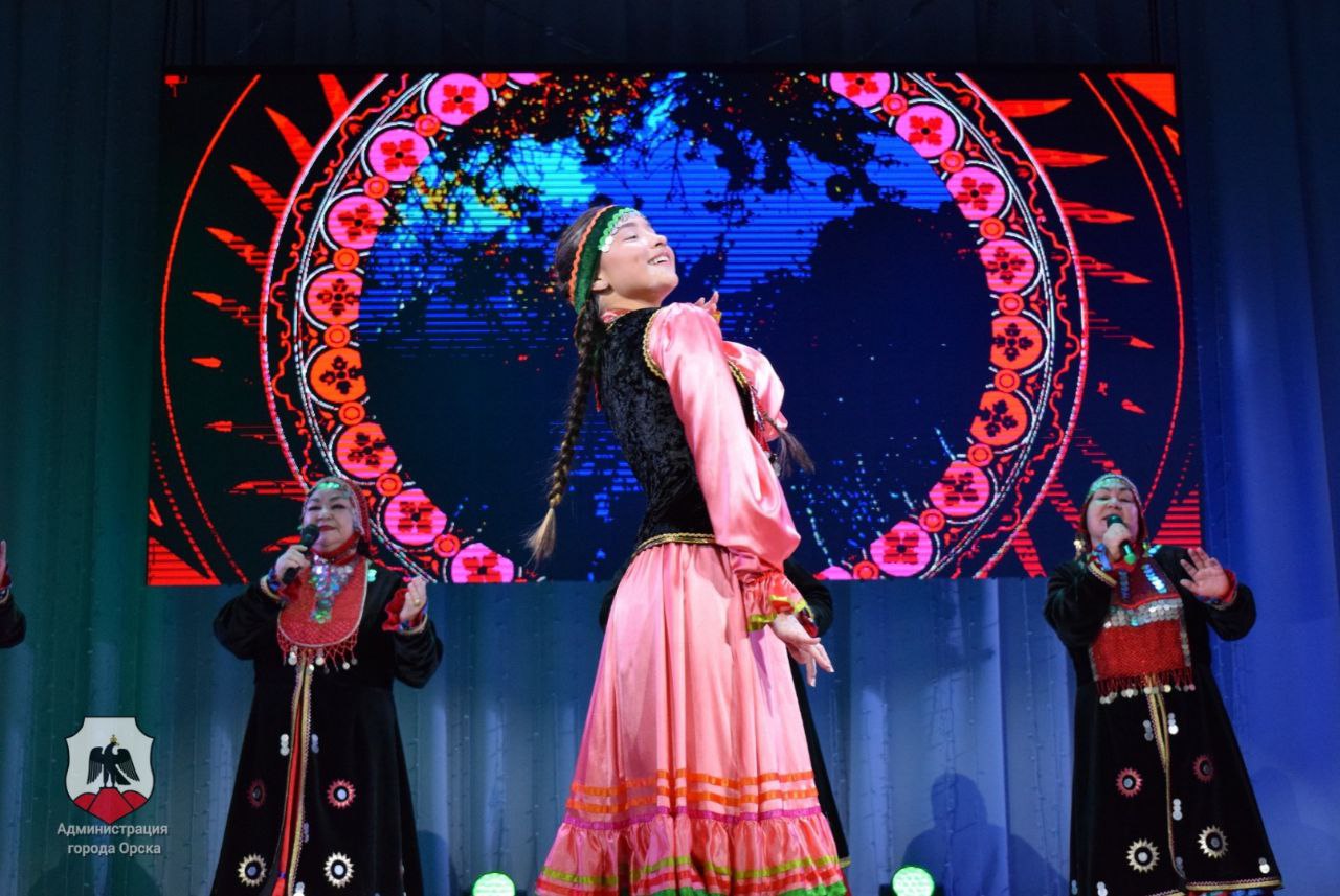 В Орске ярким концертом отметили День народного единства В Орске ярким концертом отметили День народного единства