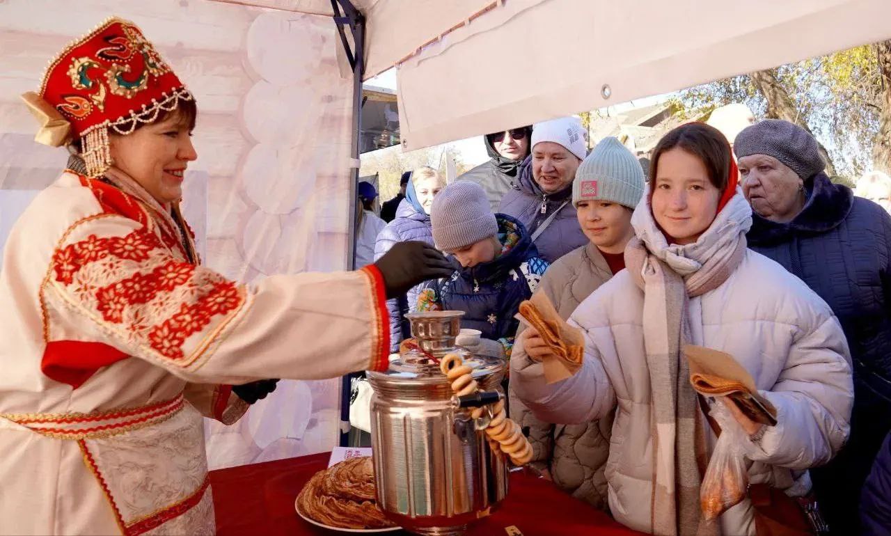 Оренбуржцы отметили День народного единства Оренбуржцы отметили День народного единства