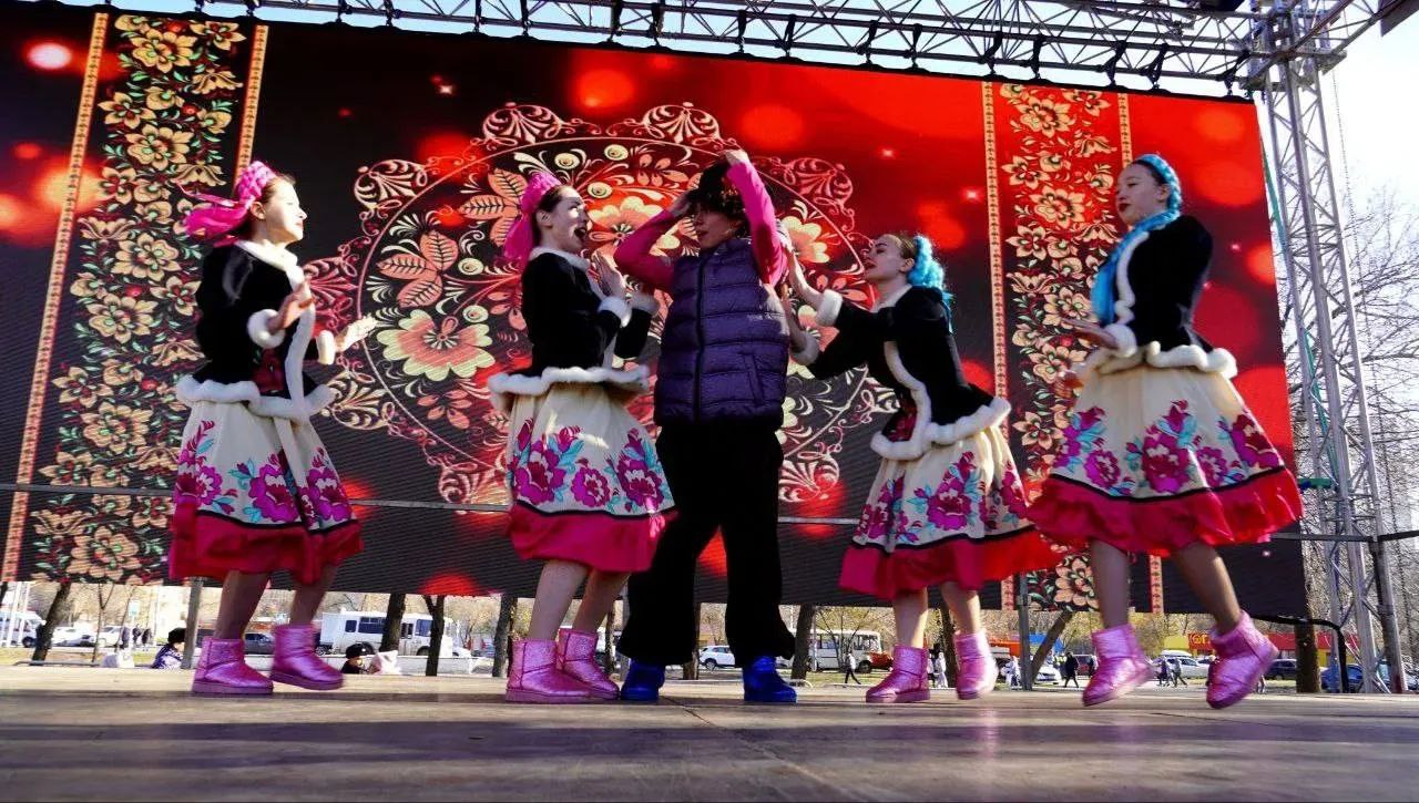 Оренбуржцы отметили День народного единства Оренбуржцы отметили День народного единства